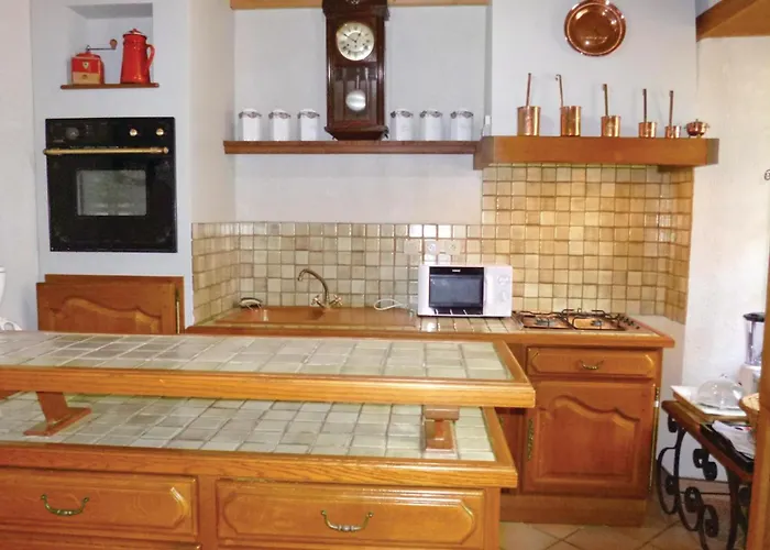 2 Bedroom Awesome In Casa de Férias