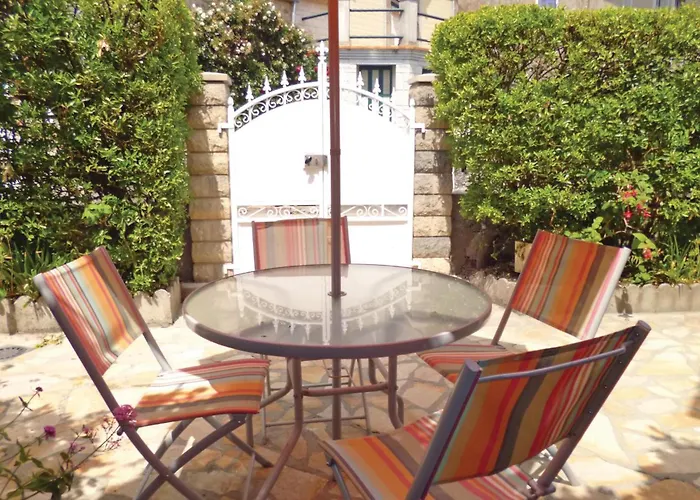 2 Bedroom Awesome In *